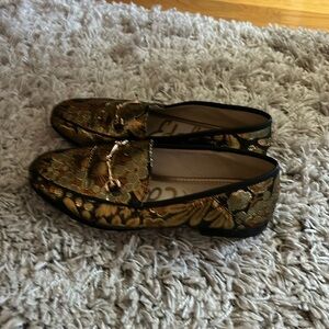 Sam Edelman loafers Gold tone size 7 worn twice. Fun looking shoe!
